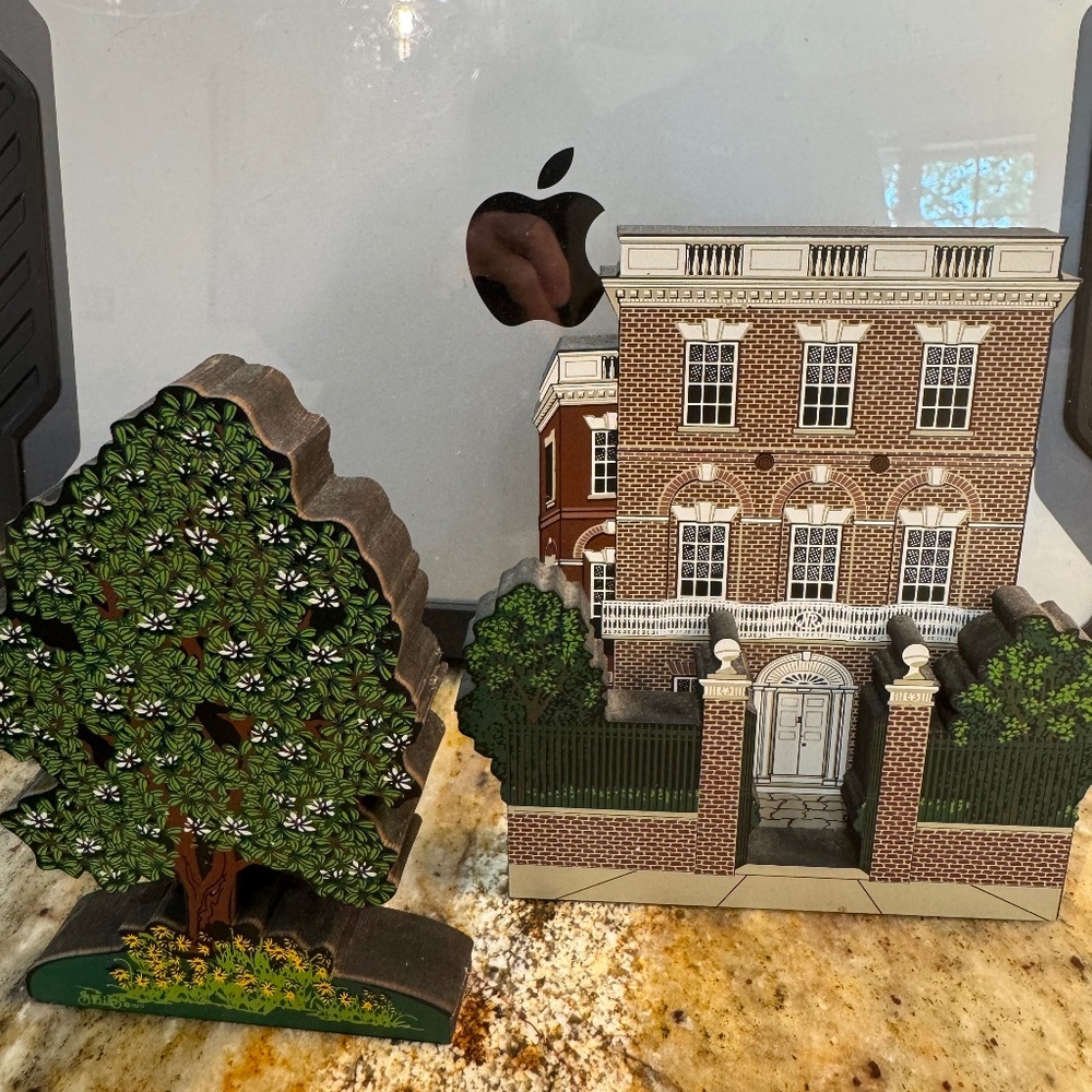 Sheila’s Collectibles Nathaniel Russell House Charleston, SC Shelf Sitter PLUS